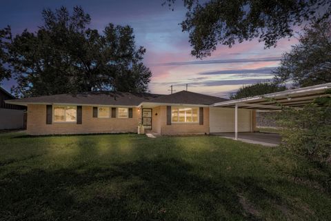 Photo of 8927 Rockhurst Drive, Houston, TX 77080 (MLS # 97463390)