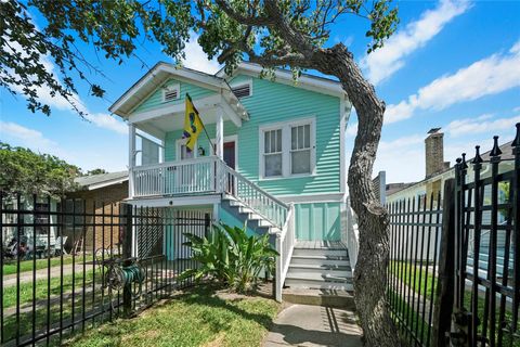 Photo of 4213 Avenue T 1/2, Galveston, TX 77550 (MLS # 54281958)