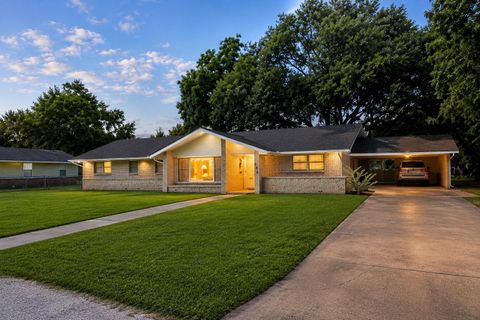 Photo of 804 Merry LN, Wharton, TX 77488 (MLS # 35051804)