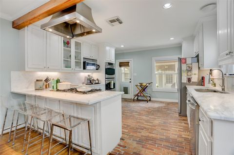 Tiny photo for 734 W 21st Street, Houston, TX 77008 (MLS # 22155094)