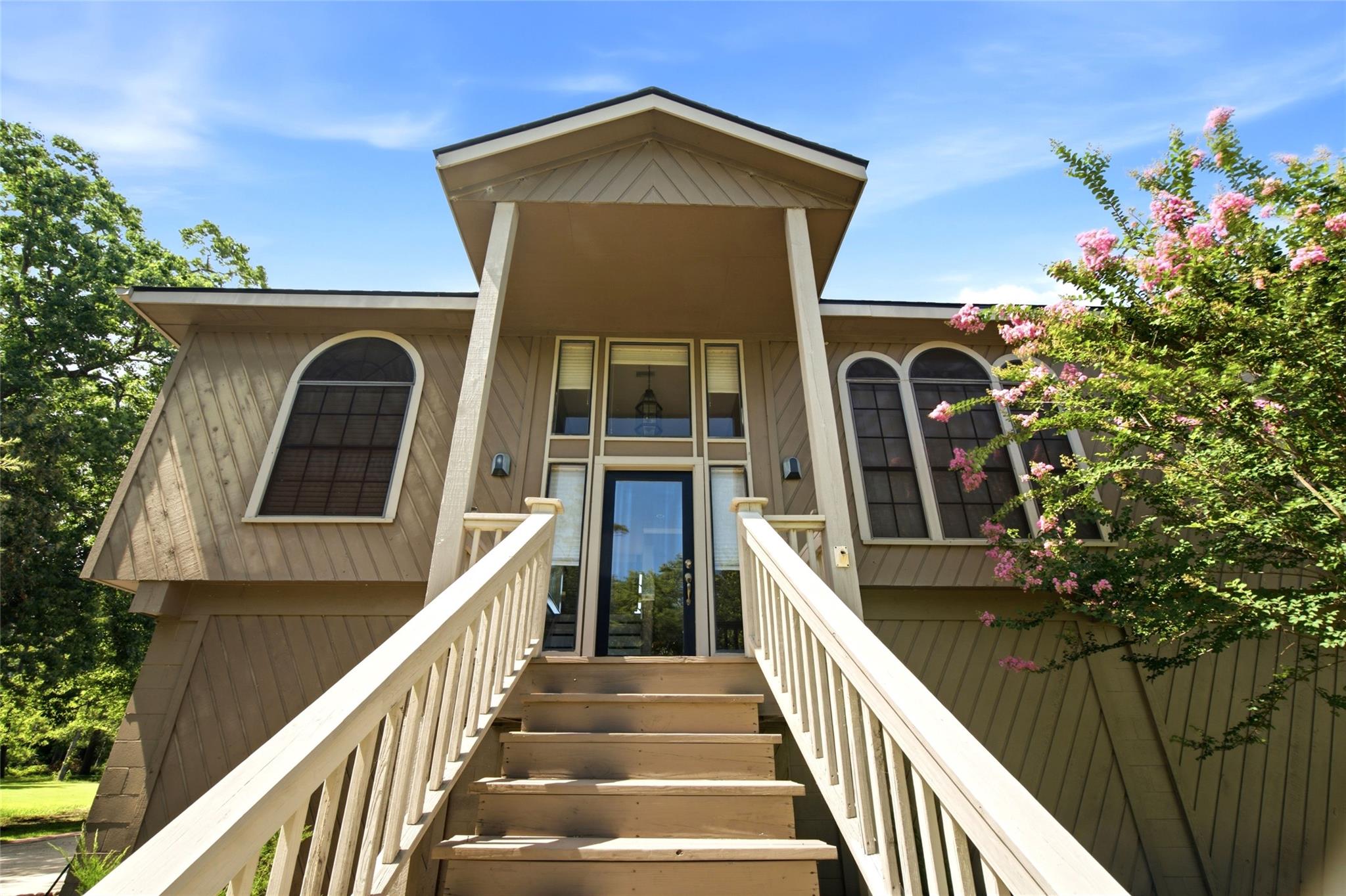 1106 W Forest Avenue