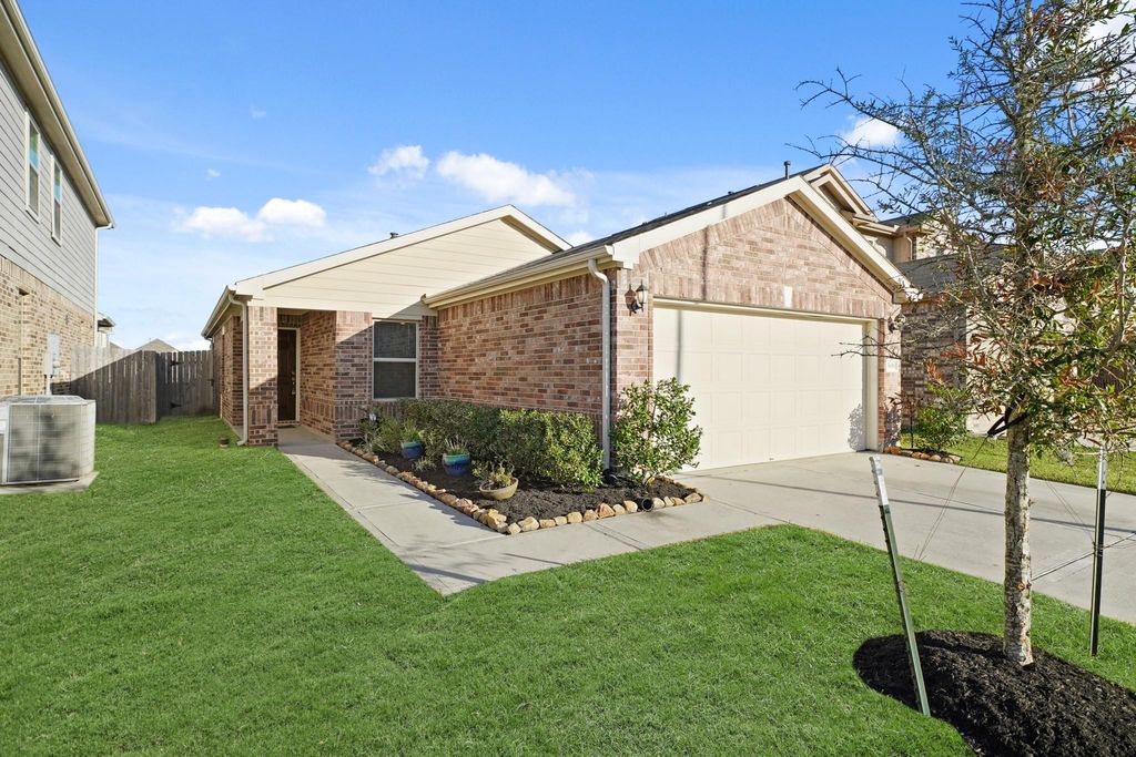 Photo of 15630 Pennfield Point Court, Houston, TX 77044 (MLS # 65637964)