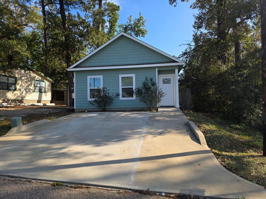 Photo of 16338 Eastchase, Montgomery, TX 77316 (MLS # 78205591)