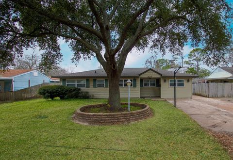 207 Del Monte Lane Highlands TX 77562