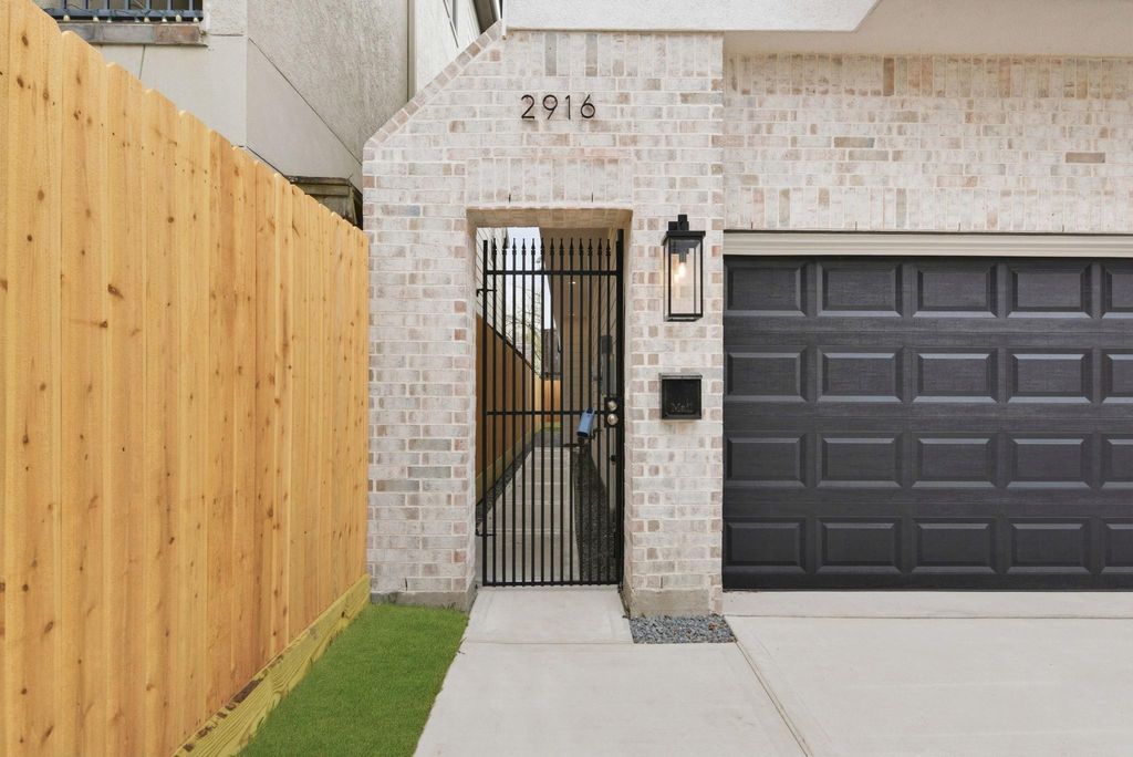 Photo of 1436 Alexander St ST, Houston, TX 77008 (MLS # 5279771)