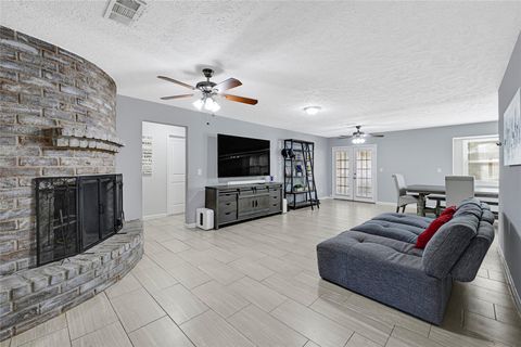 Photo of 5343 Royal Parkway, Friendswood, TX 77546 (MLS # 42983895)