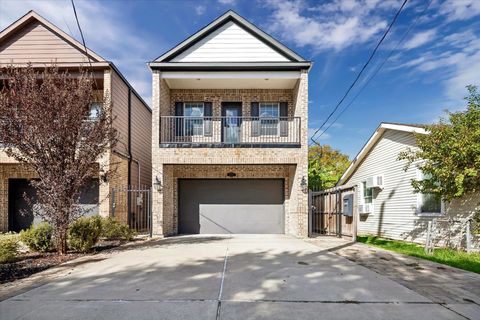 Photo of 5406 Darling Street #A, Houston, TX 77007 (MLS # 28599493)