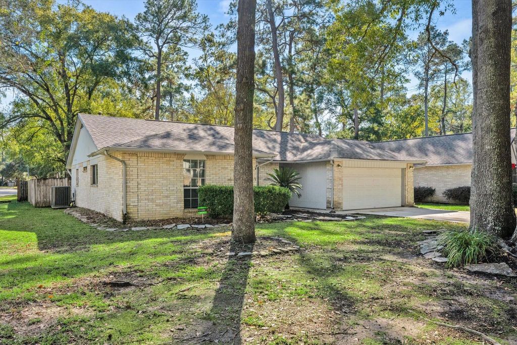 Photo of 3738 Clear Falls Drive, Houston, TX 77339 (MLS # 77373554)