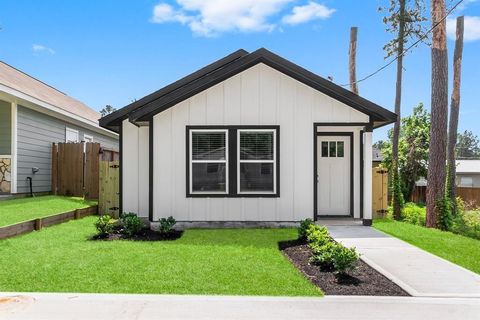 Photo of 16955 Balmoral, Montgomery, TX 77316 (MLS # 23964800)