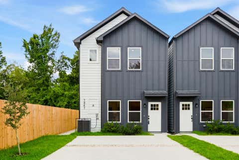 Tiny photo for 7841 Sunnyhill Street #B, Houston, TX 77088 (MLS # 11994402)