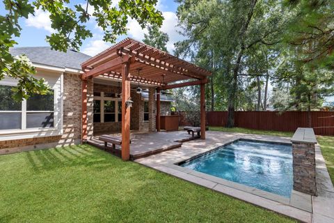 Photo of 70 N Rocky Point Circle, The Woodlands, TX 77389 (MLS # 49704919)