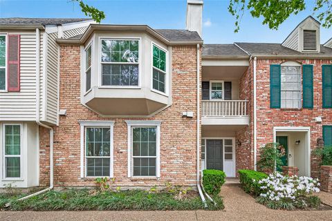 Photo of 13244 Trail Hollow Drive, Houston, TX 77079 (MLS # 33660906)