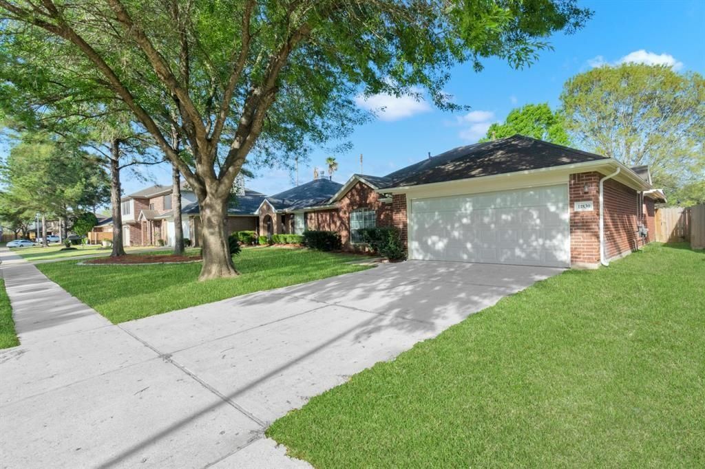 Photo of 11830 Copperas Creek Drive, Sugar Land, TX 77498 (MLS # 28818431)
