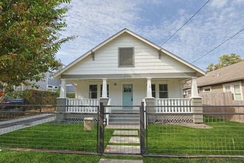 Photo of 1329 Lawrence Street, Houston, TX 77008 (MLS # 54558752)