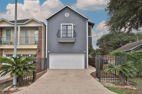 Photo of 826 E 29th Street, Houston, TX 77009 (MLS # 65049910)