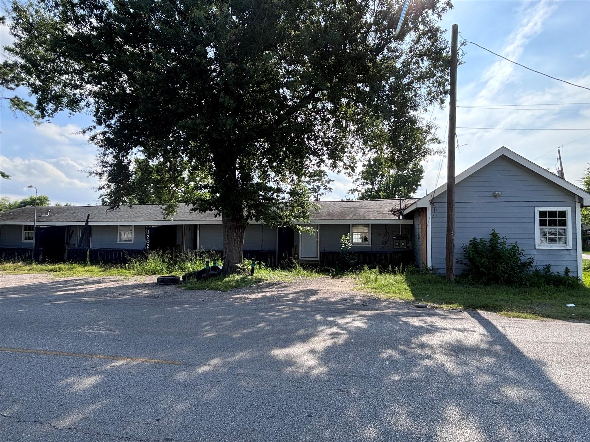 1202 Manor Street 5