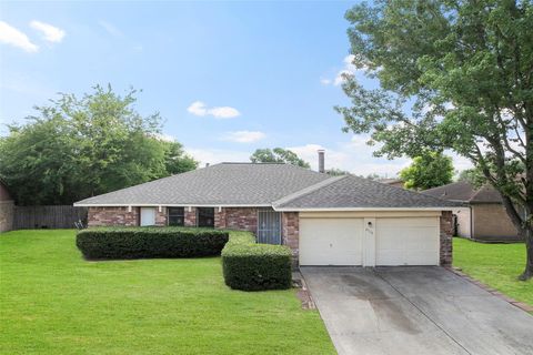 Photo of 14118 Magnolia Springs Drive, Houston, TX 77066 (MLS # 67583161)