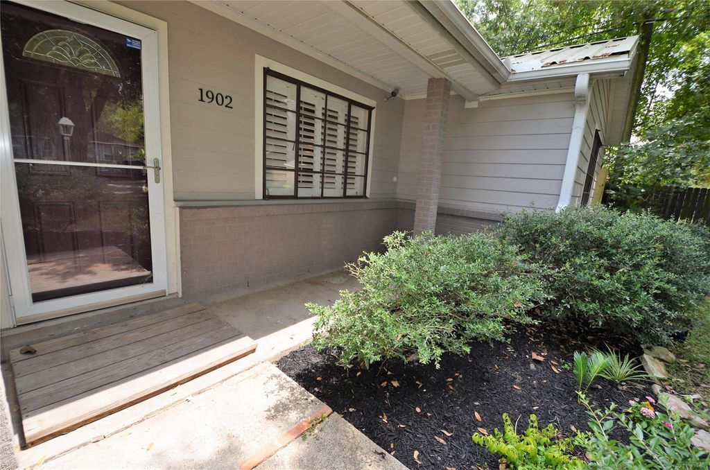 Photo of 1902 Coulcrest Drive, Houston, TX 77055 (MLS # 28776858)