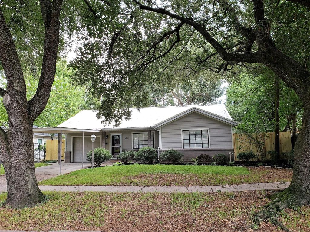 Photo of 1902 Coulcrest Drive, Houston, TX 77055 (MLS # 28776858)