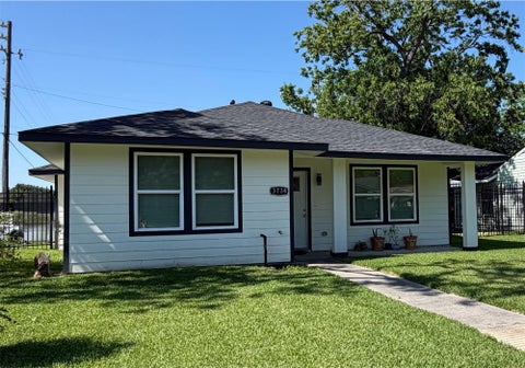 Photo of 3734 Yellowstone Boulevard, Houston, TX 77021 (MLS # 32246942)