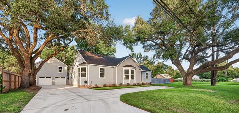 Photo of 723 N Meyer Street, Sealy, TX 77474 (MLS # 17947791)
