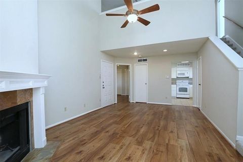 Photo of 10855 Meadowglen Lane #732, Houston, TX 77042 (MLS # 68356152)