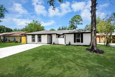 Photo of 6314 Silver Chalice Drive, Houston, TX 77088 (MLS # 61907233)