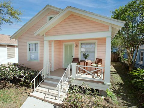 Photo of 5111 Avenue Q 1/2, Galveston, TX 77551 (MLS # 10969558)