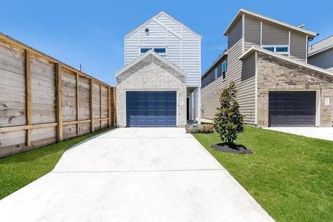 Photo of 15235 Estrella West, Houston, TX 77073 (MLS # 16192802)