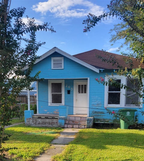 Photo of 203 Coronado Street, Houston, TX 77009 (MLS # 63181427)