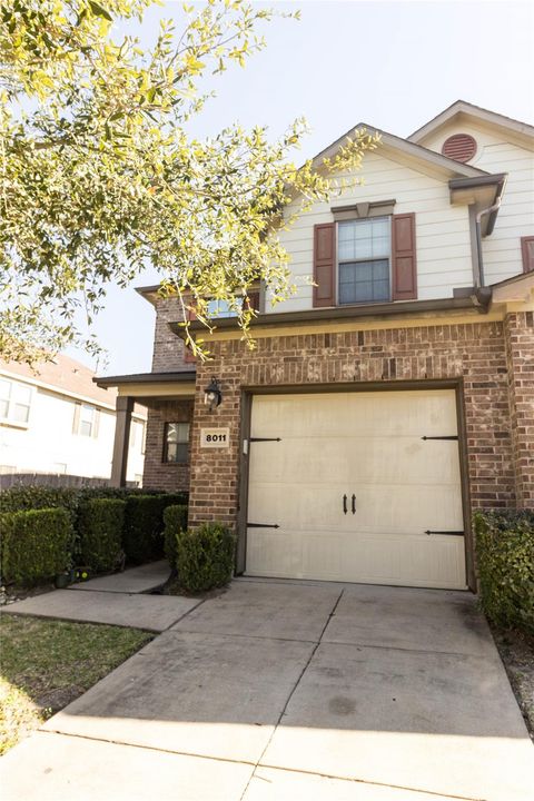 Photo of 8011 Singing Sonnet Ln Lane, Houston, TX 77072 (MLS # 90206020) Photo of 8011 Singing Sonnet Ln Lane, Houston, TX 77072 (MLS # 90206020)