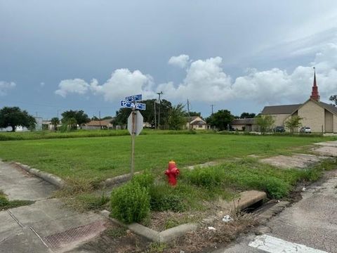 Vacant Land For Sale - 1119 6th St N Street<br/> Texas City, TX 77590