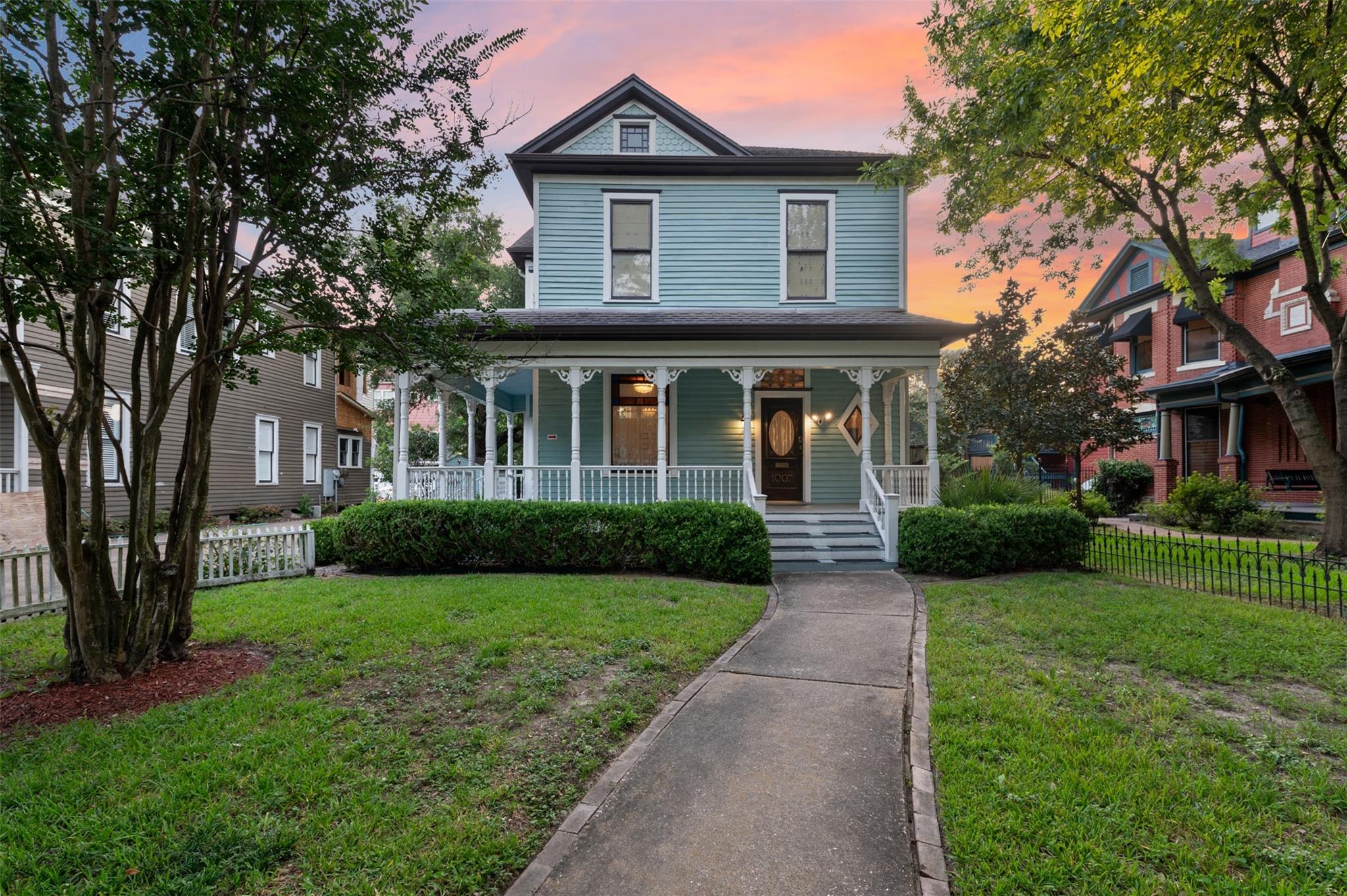 1007 Heights Boulevard