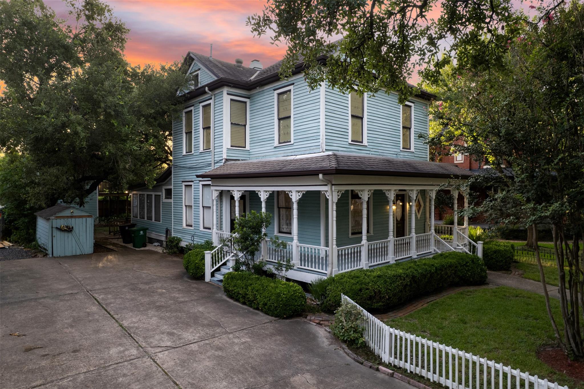 1007 Heights Boulevard