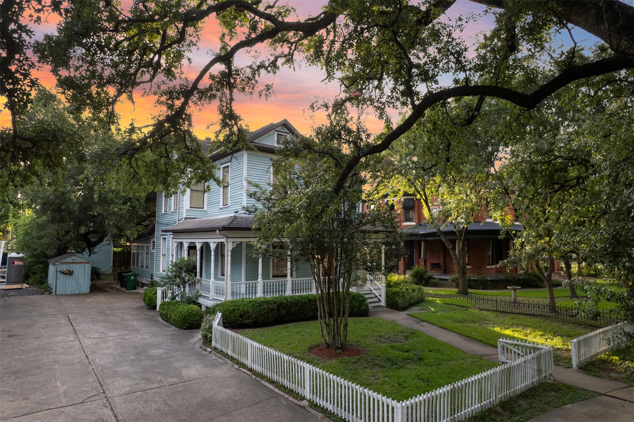 1007 Heights Boulevard