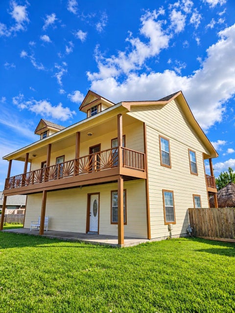 Photo of 2311 Bayline, San Leon, TX 77539 (MLS # 88635982)