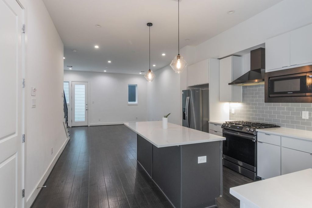 Photo of 5841 Dolores Street, Houston, TX 77057 (MLS # 46973429)