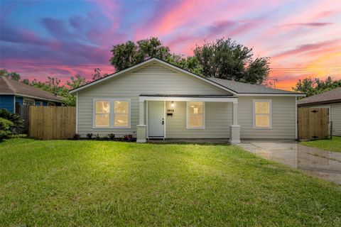 Photo of 2616 Windsor Lane, Pasadena, TX 77506 (MLS # 96034951)