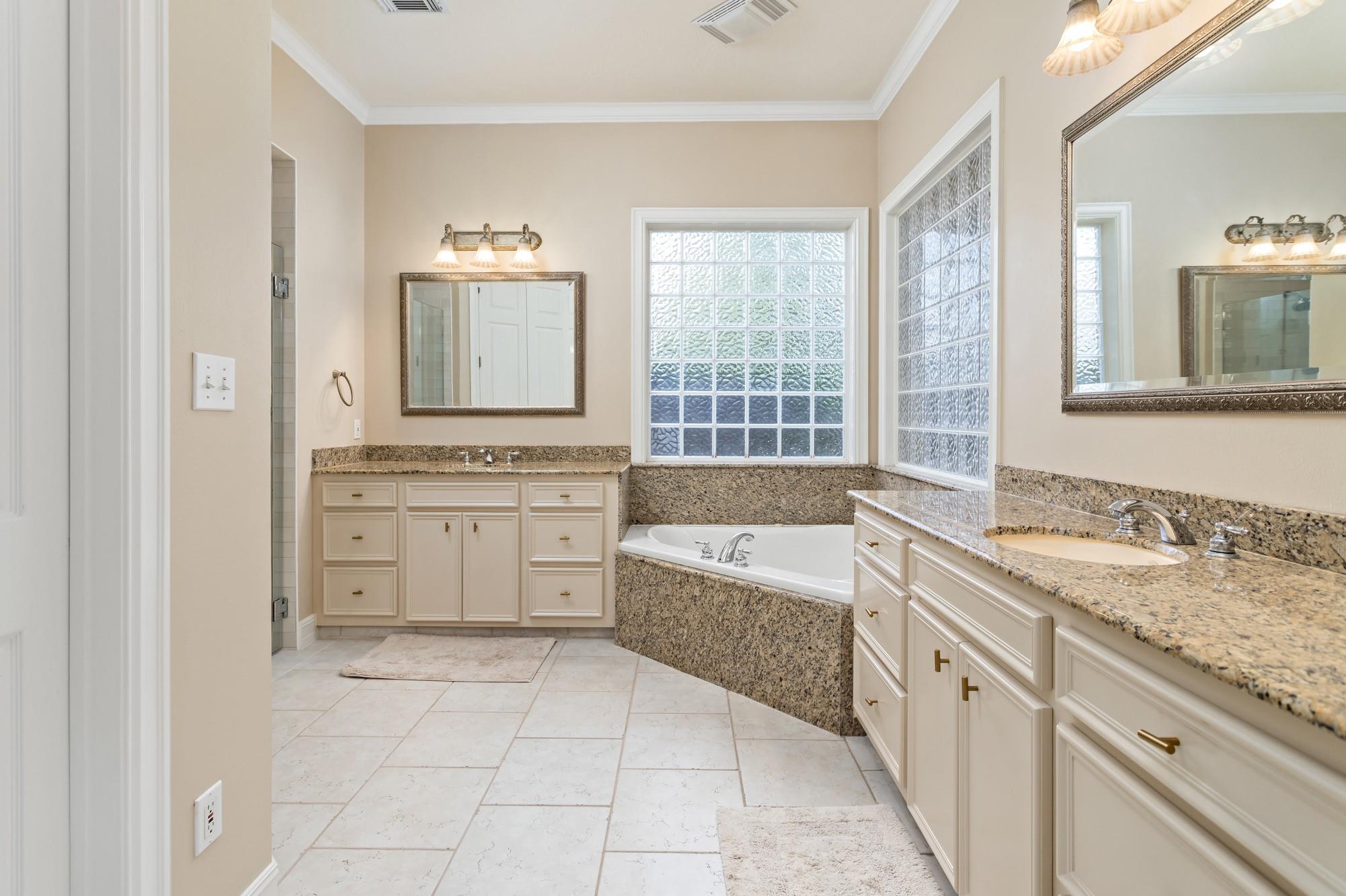 5035 Oakmont Dr, Beaumont, TX, 77706, USA, 5 Bedrooms Bedrooms, ,6 BathroomsBathrooms,Residential,Active,5035 Oakmont Dr,26755921