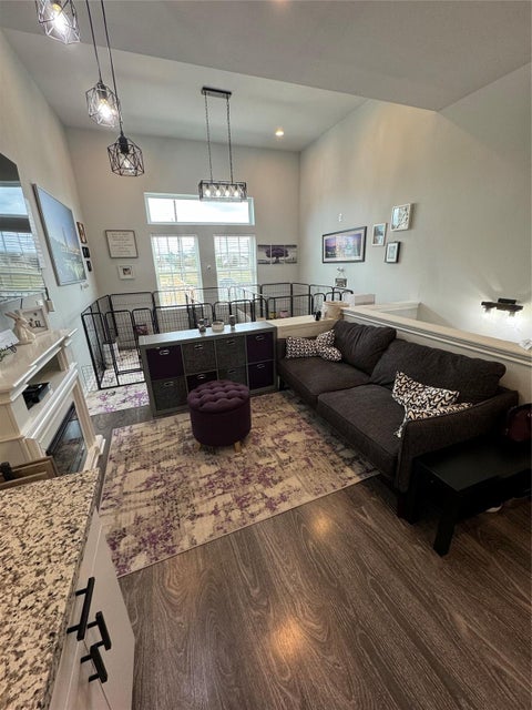 Townhouse For Sale - 18843 Elegance Avenue<br/> Harris County, Spring, TX 77379