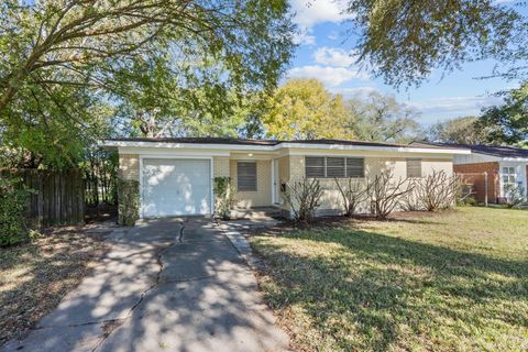 Photo of 2918 Katherine Street, La Marque, TX 77568 (MLS # 64797363)