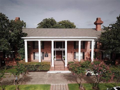 Photo of 2824 Briarhurst Drive #16, Houston, TX 77057 (MLS # 53112920)