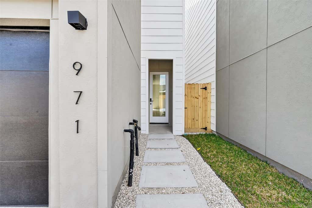 Photo of 951 Highland Light Lane, Houston, TX 77091 (MLS # 38583652)