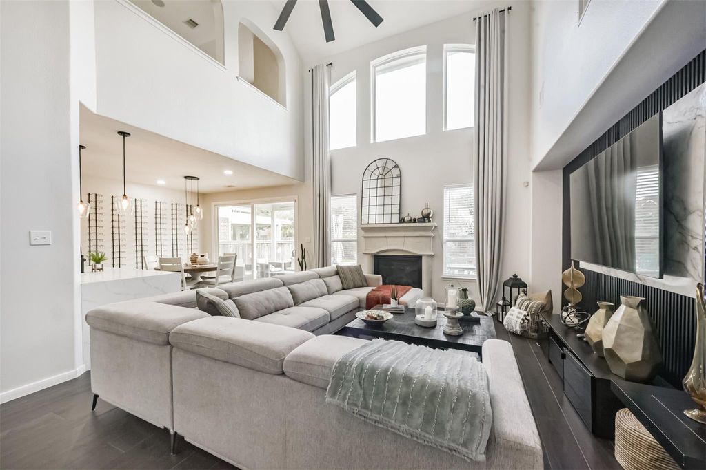 Photo of 6806 Russelfield Lane, Houston, TX 77049 (MLS # 31141891)