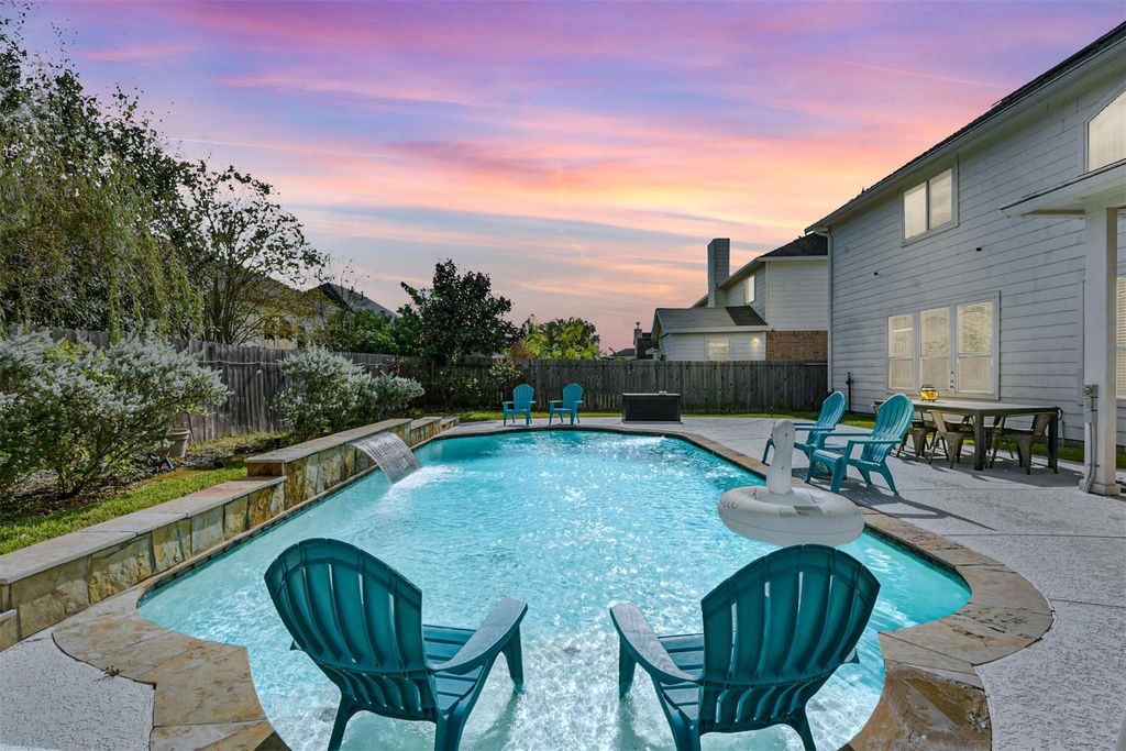 Photo of 6806 Russelfield Lane, Houston, TX 77049 (MLS # 31141891)