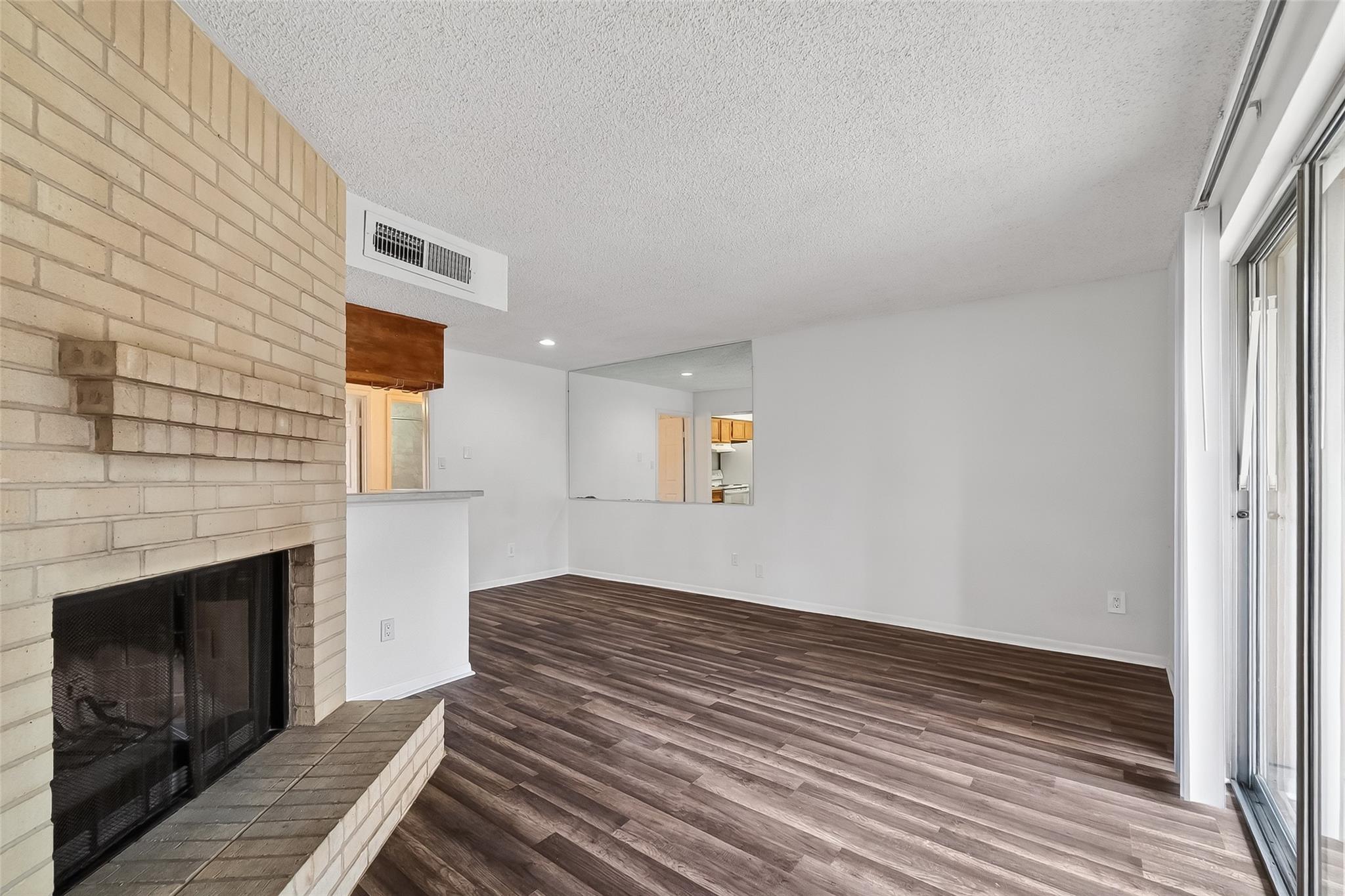 3919 Fairmont Parkway 206