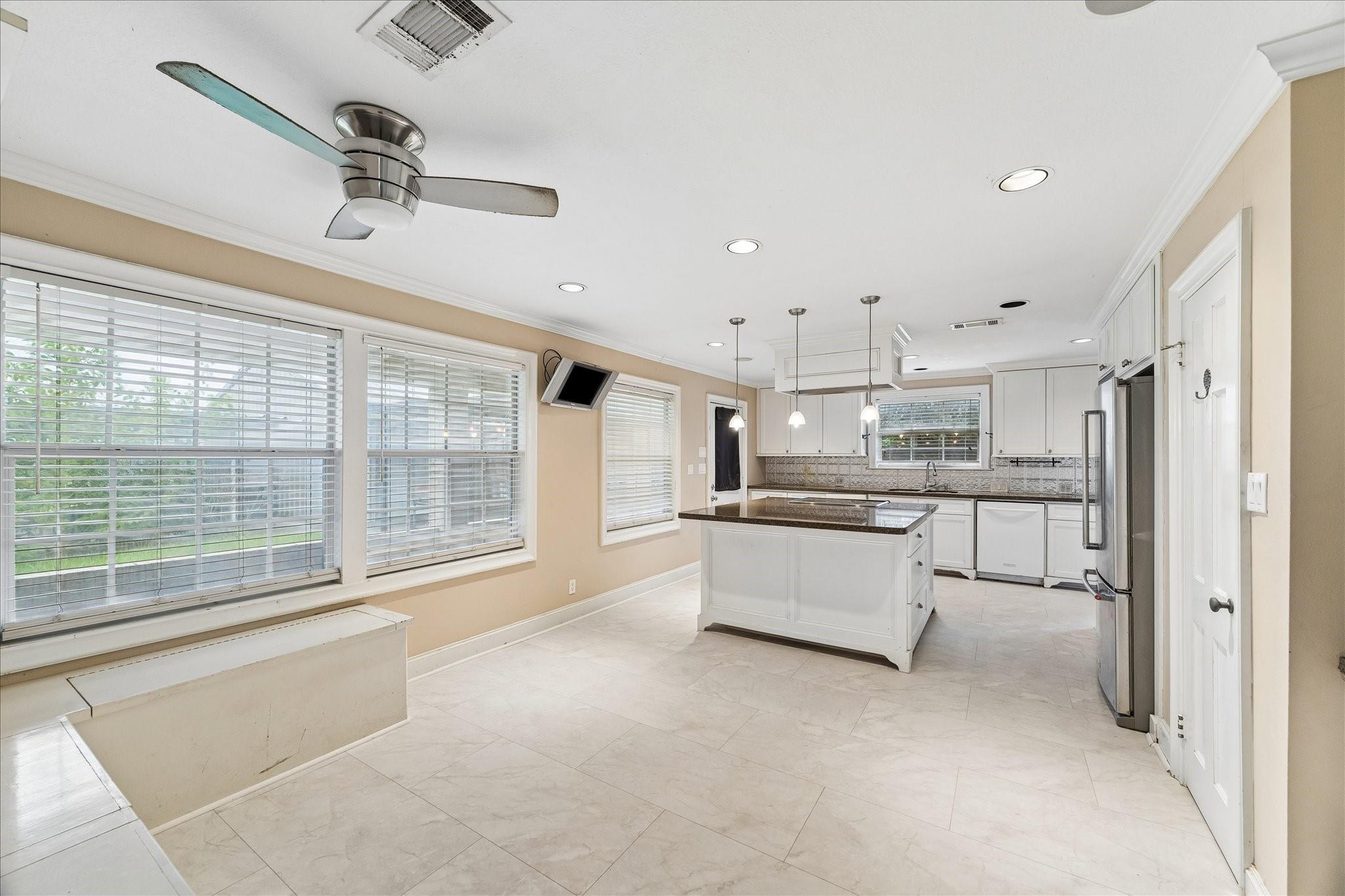 1330 Des Jardines Street