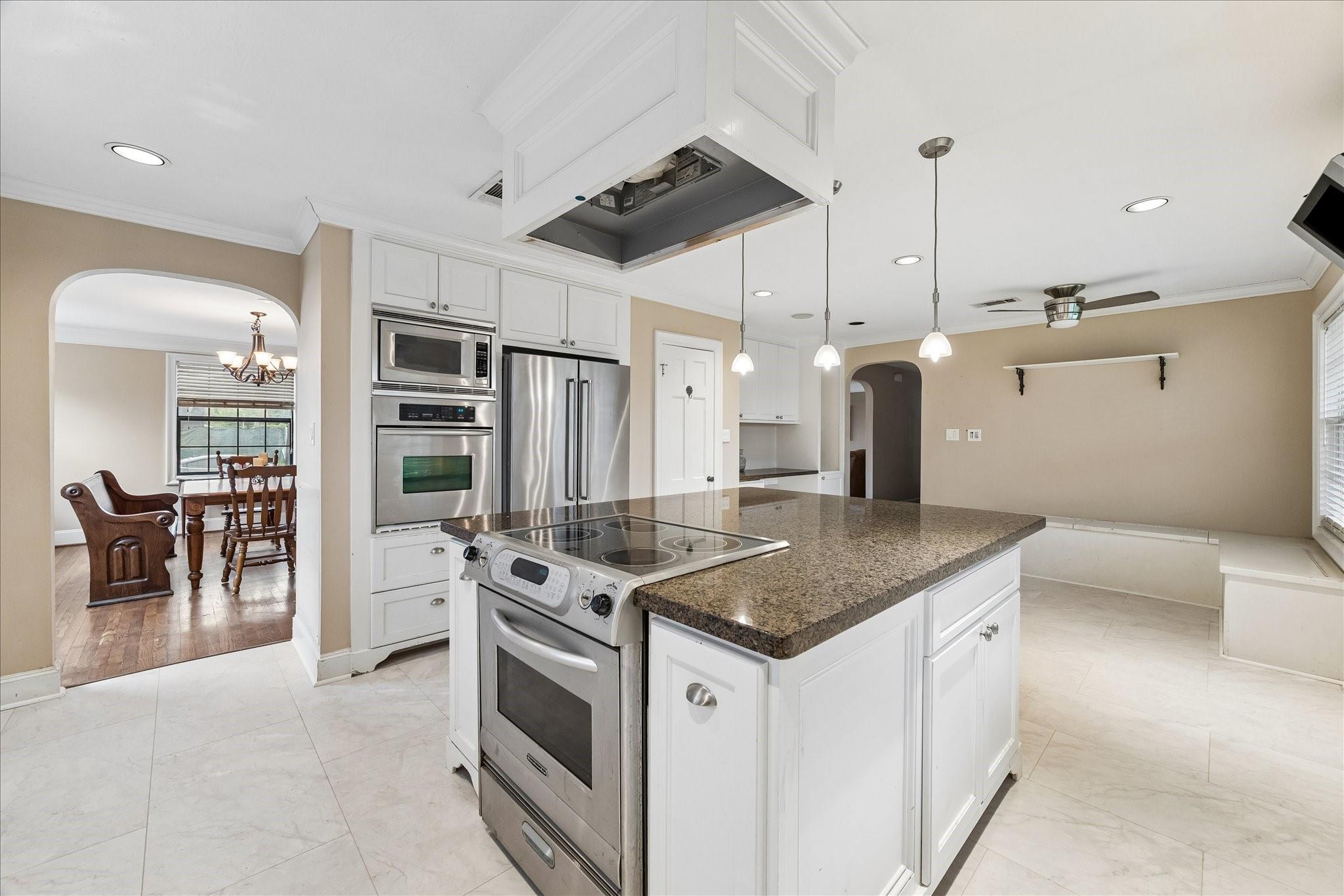1330 Des Jardines Street