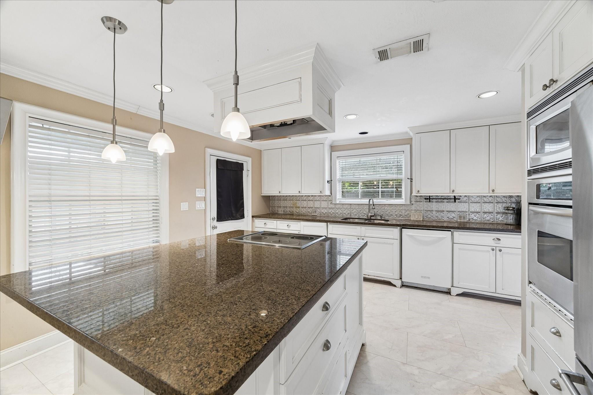 1330 Des Jardines Street