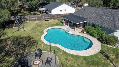 Photo of 800 Camelot Lane, Friendswood, TX 77546 (MLS # 68129262)